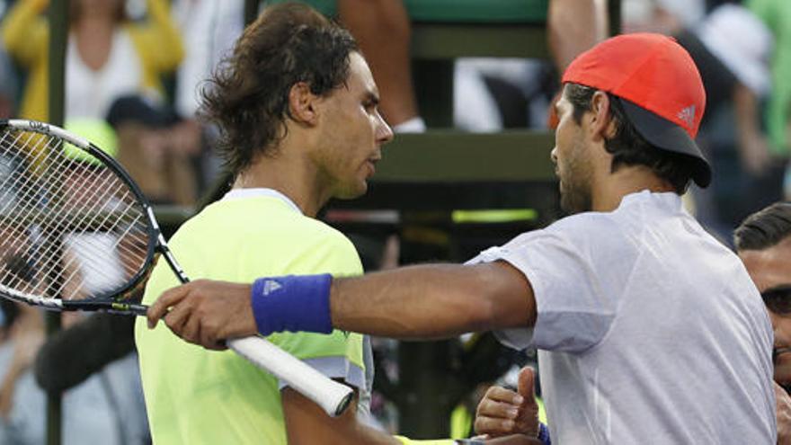 Nadal felicita a Verdasco tras el partido.