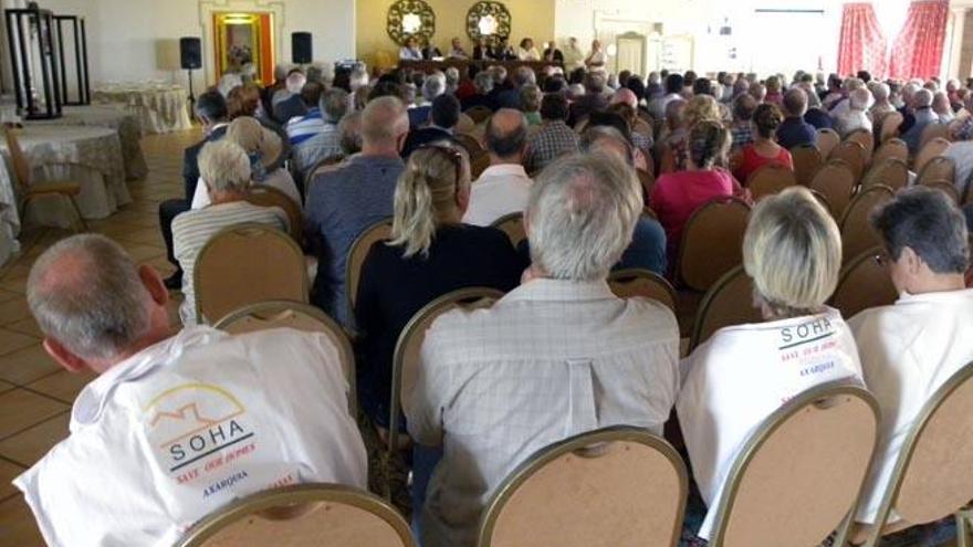 Imagen de la multitudinaria reunión de este martes en La Viñuela.