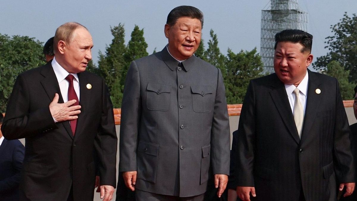 Xi Jinping defensa «la noble causa de la pau» flanquejat per Putin i Kim Jong-un en una gran desfilada militar Xi Jinping defensa «la noble causa de la pau» flanquejat per Putin i Kim Jong-un en una gran desfilada militar