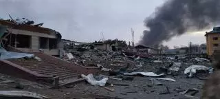 Rusia bombardea una base militar cerca de la frontera con Polonia y causa 35 muertos