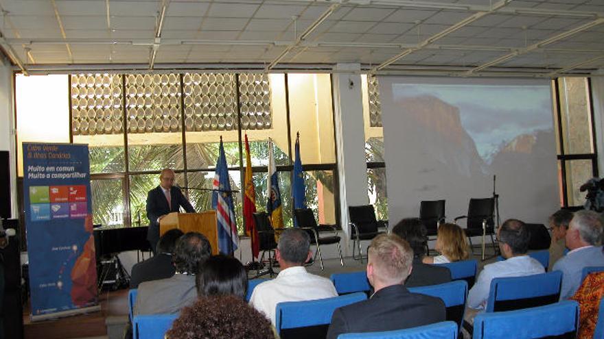 Pedro Ortega en una conferencia sobre turismo en Cabo Verde.