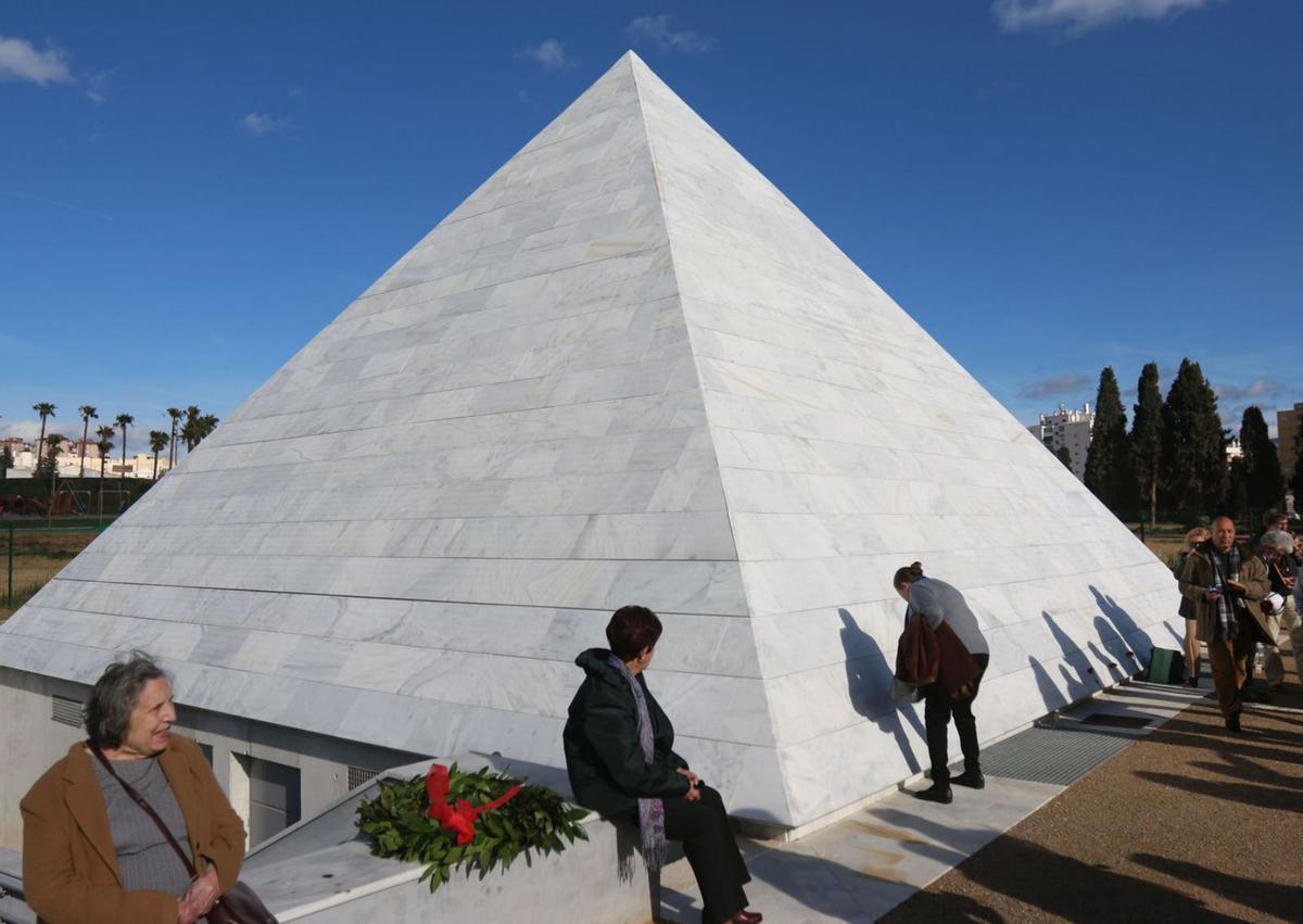 Monumento en el Parque de San Rafael en homenaje a los asesinados por el franquismo. | LA OPINIÓN