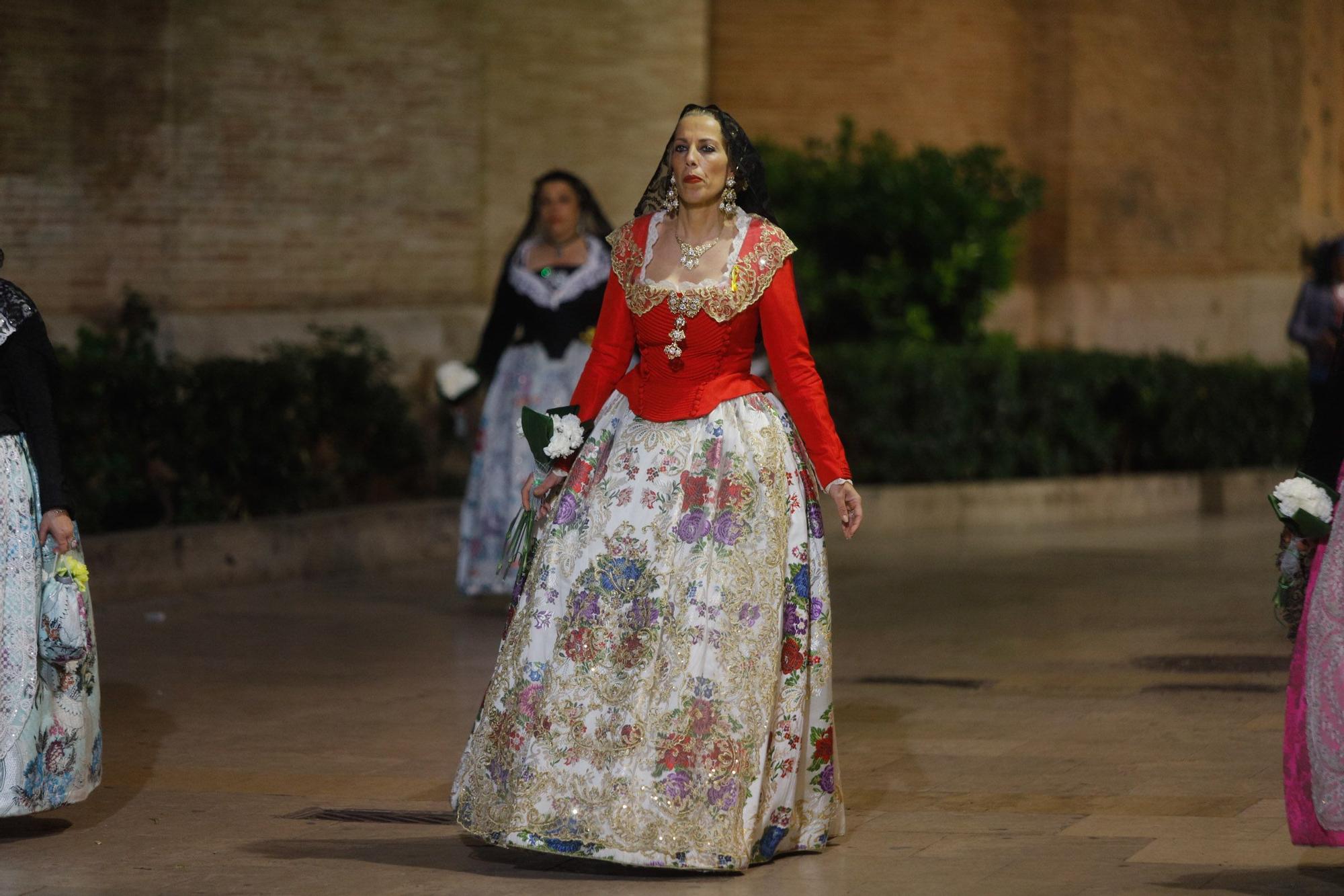 Búscate en el segundo día de la Ofrenda en la calle San Vicente entre las 22 y las 23 horas