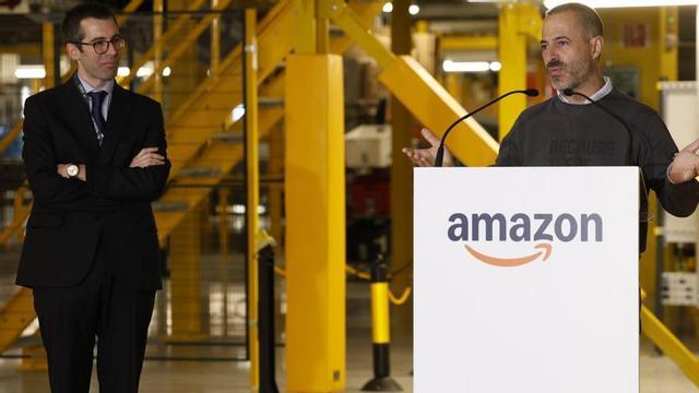 Ángel García, "Cepi", en la inauguración del Centro Logístico de Amazon, en Bobes.