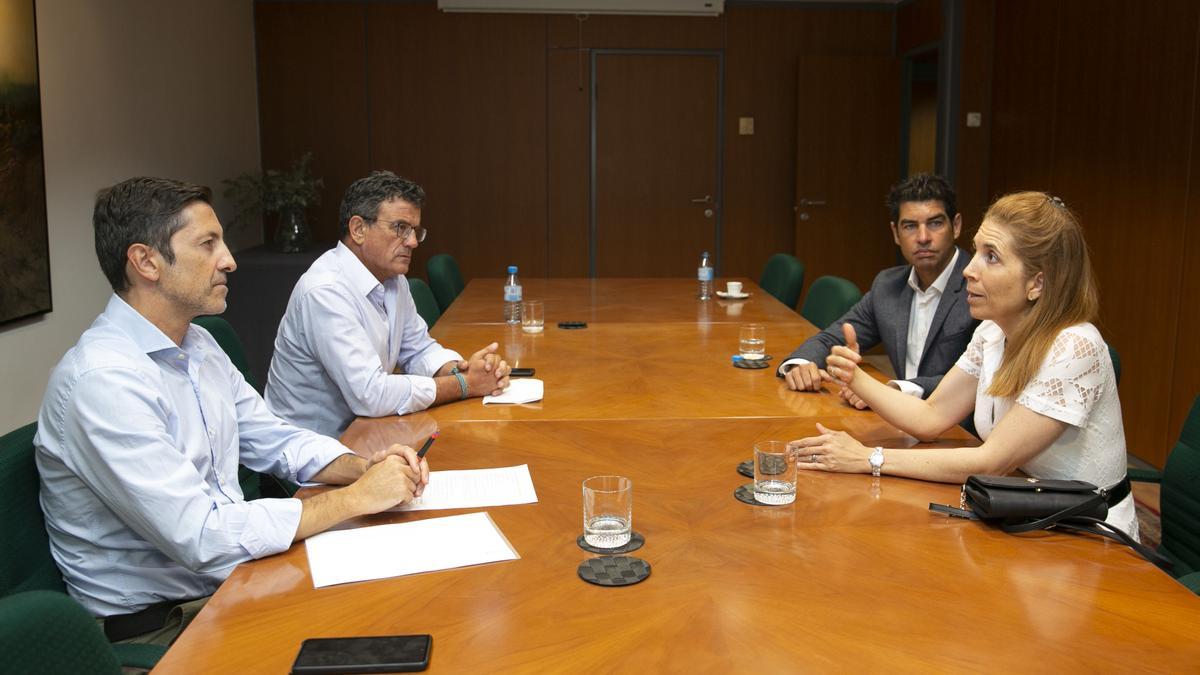 Ángel Angulo, Toni Cabot (Prensa Ibérica), Nuria Oliver (Ellis) y Manuel Bonilla (Now), en la sesión de trabajo en INFORMACIÓN.