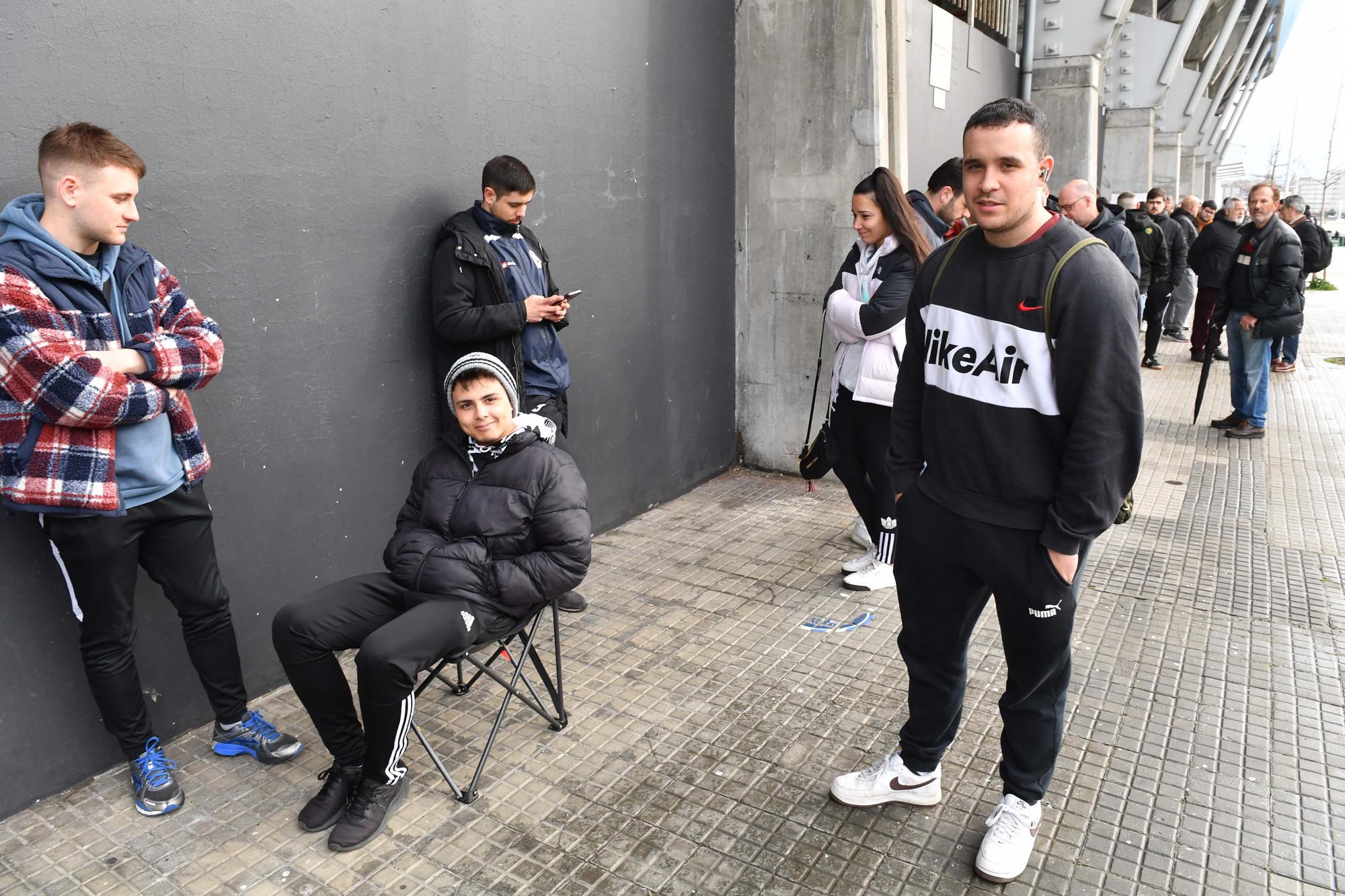 Colas en Riazor por las entradas para el Cultural-Deportivo en León