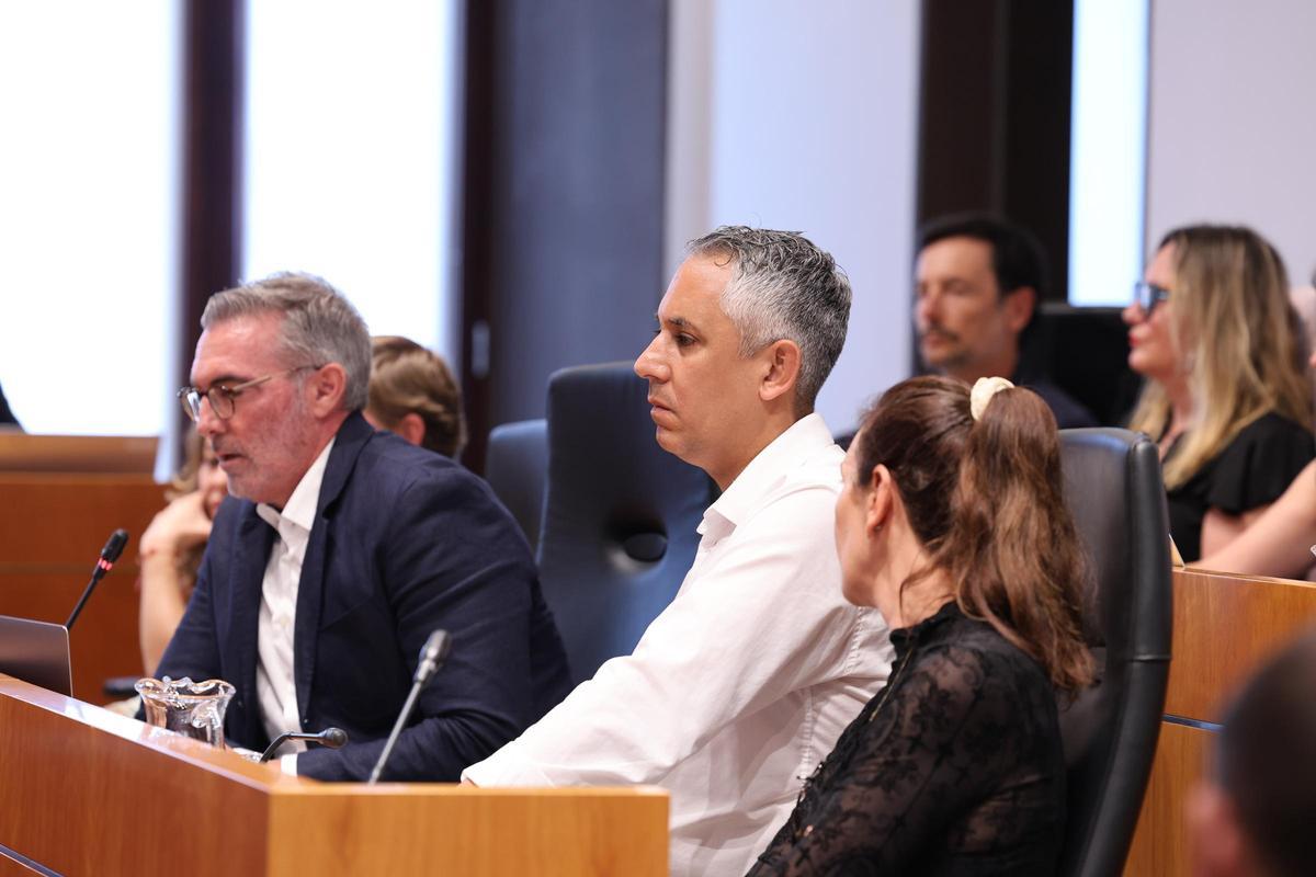 Las imágenes del pleno extraordinario del Ayuntamiento de Ibiza en Can Botino