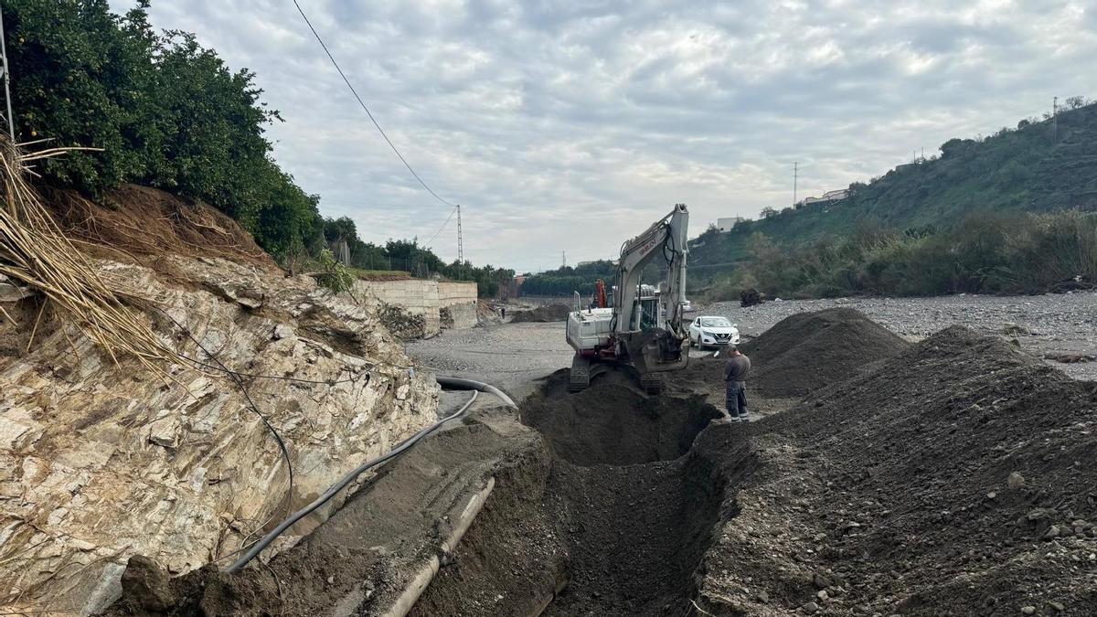 Obras de reparación de la tubería de La Viñuela.