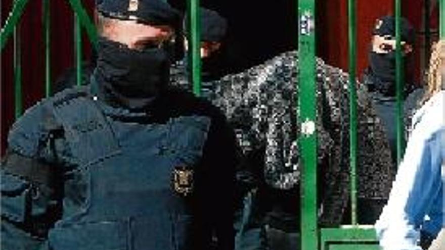 Els Mossos, dimecres, durant l&#039;actuació antiterrorista