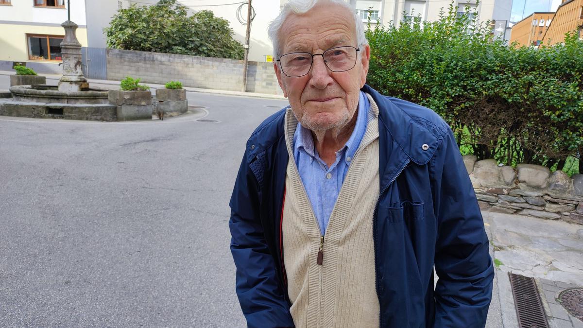 Floro Díaz, el pasado octubre, junto a la fuente del Pilón.