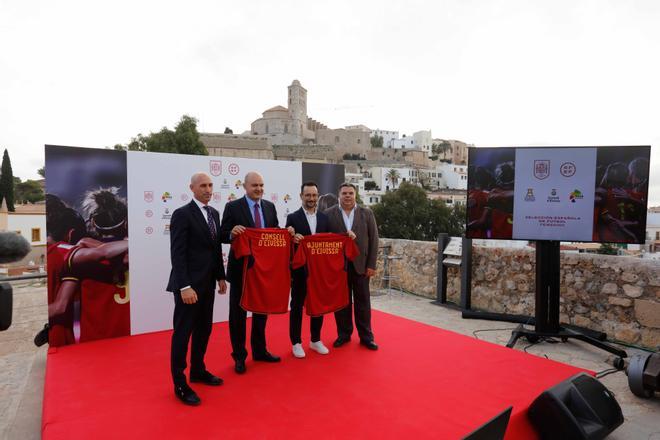 Luis Rubiales: "Ibiza despedirá con la mayor pasión a la selección antes del Mundial femenino"