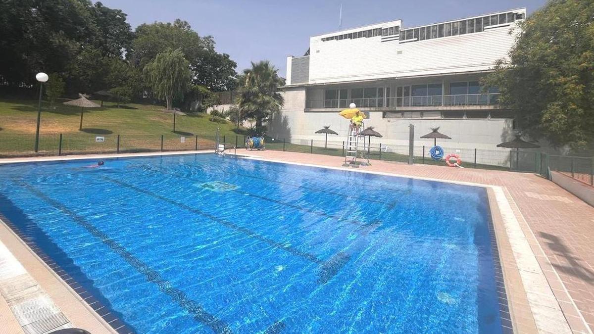 La Piscina Municipal de Tomares, una de las más baratas de toda Sevilla