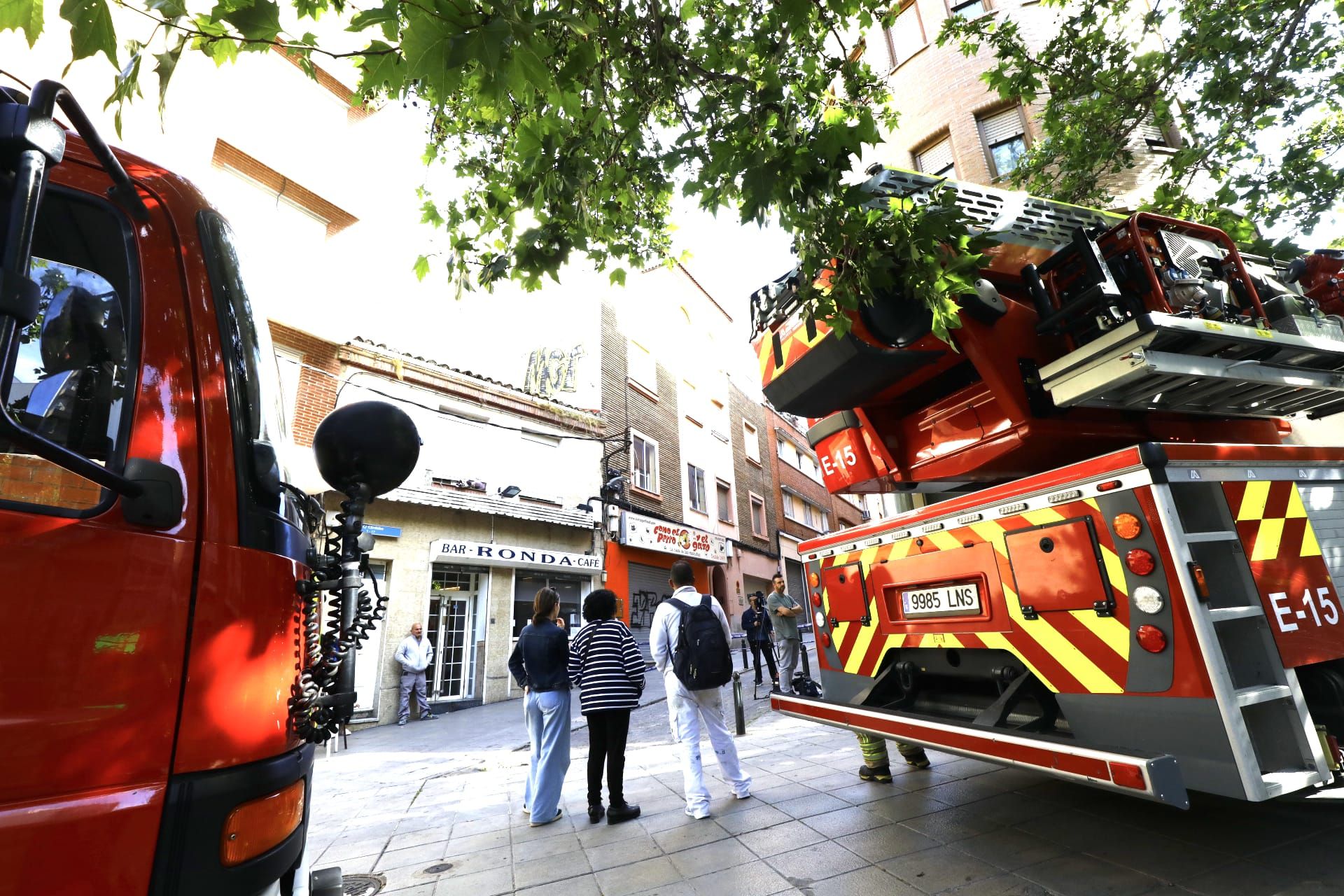 En imágenes | Desalojo de un edifico en Torrero