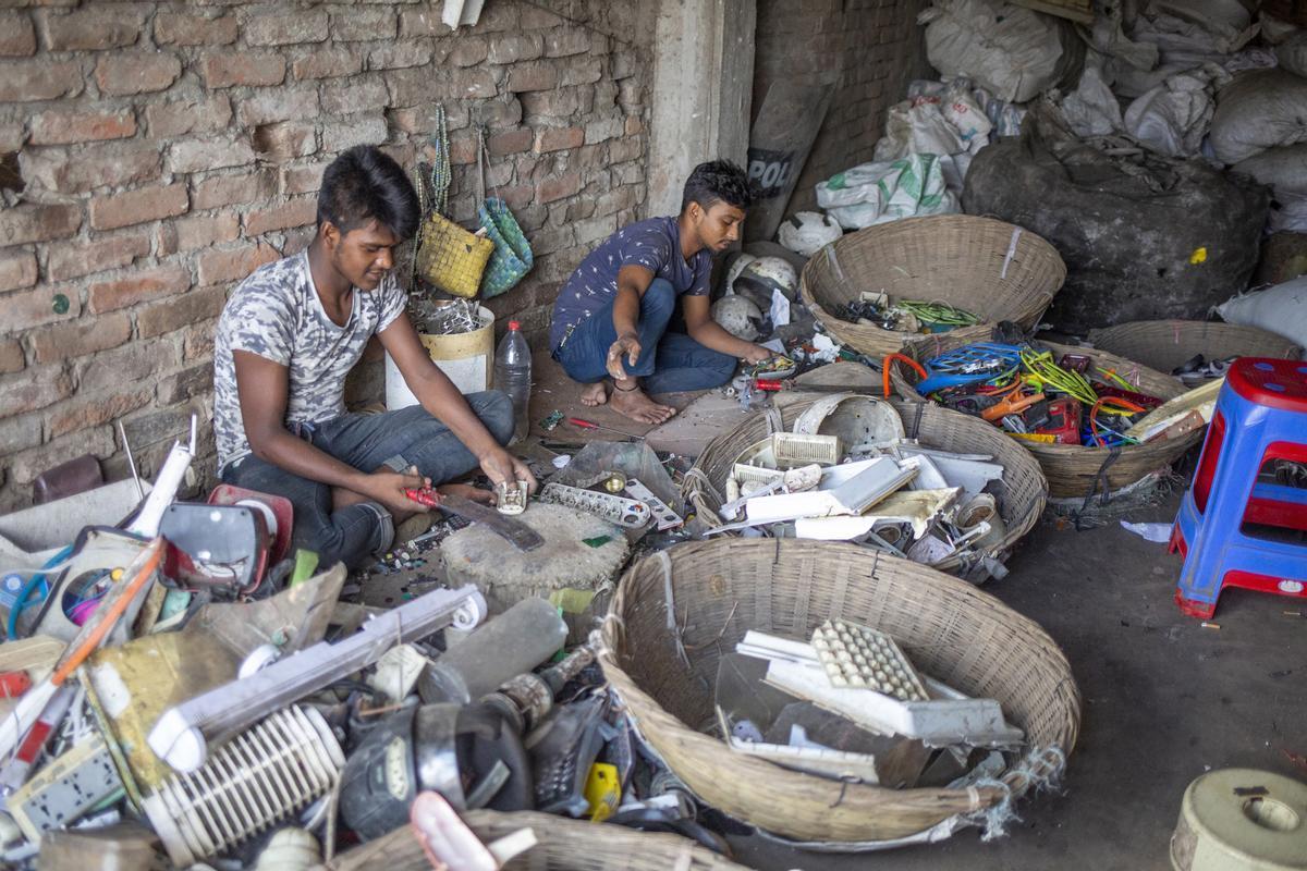 Bangladesh apuesta por la industria del reciclaje de plásticos