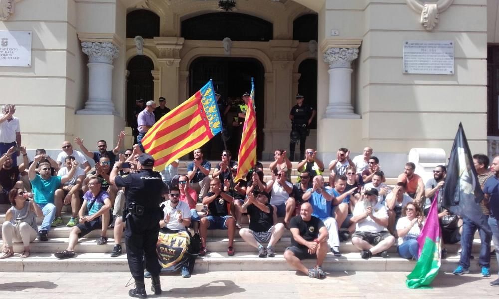 Manifestación de taxistas en contra de Cabify.