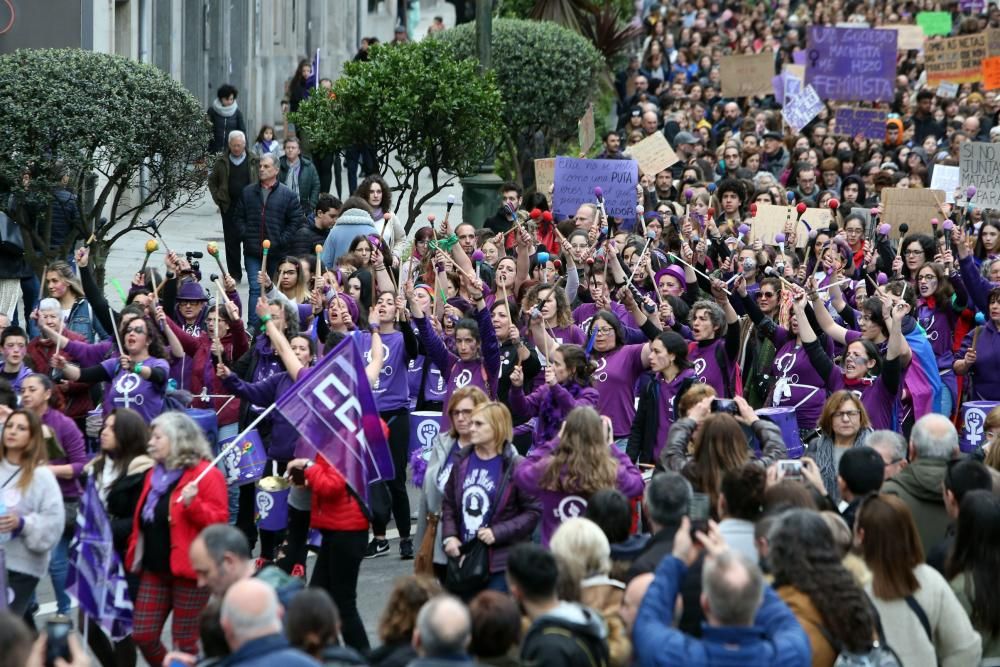 Decenas de miles de viguesas y vigueses vuelven a manifestarse este 8M para reclamar cambios en el sistema.