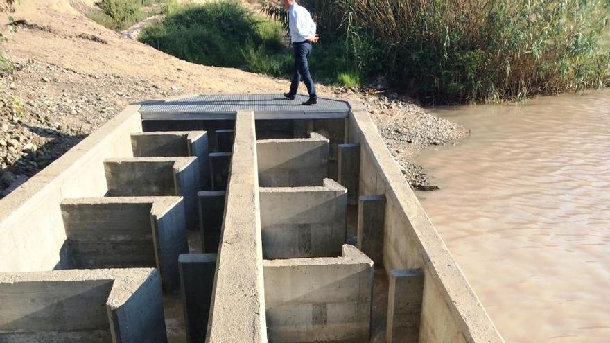 Escalas de hormigón construidas en otras zonas del río.