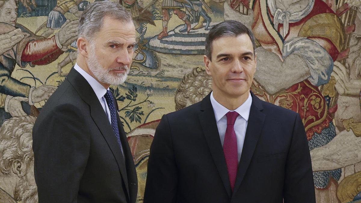Pedro Sánchez promete su cargo ante el Rey y la Constitución.