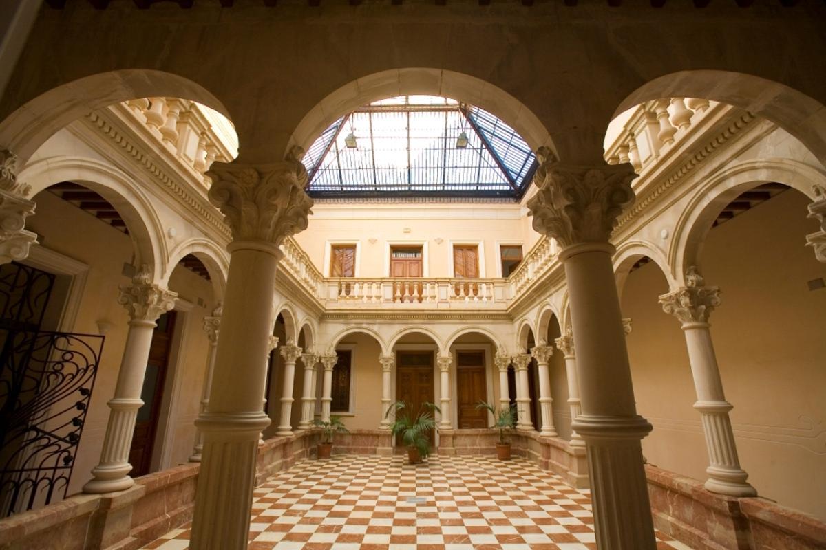 Centro Cultural Gómez-Tortosa, uno de los edificios modernistas de Novelda.