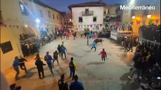 Olocau embola seis toros en olor de multitudes en recuerdo del boicot antitaurino