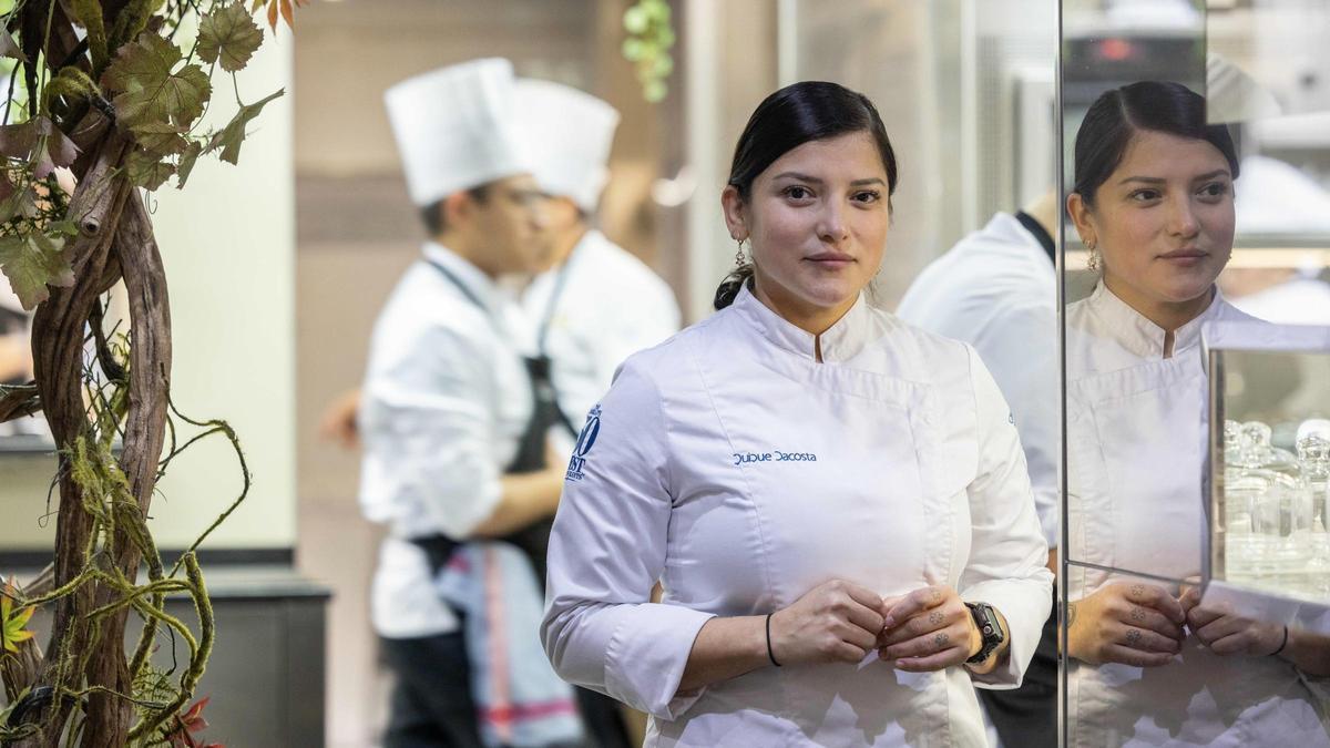 Carolina Álvarez, mano derecha de Quique Dacosta.