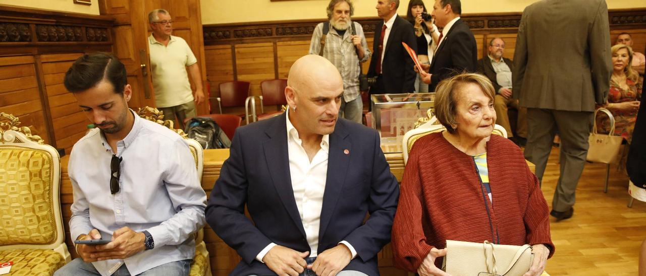 Monchu García (PSOE) acusa a IU de "jugar a dar la nota"