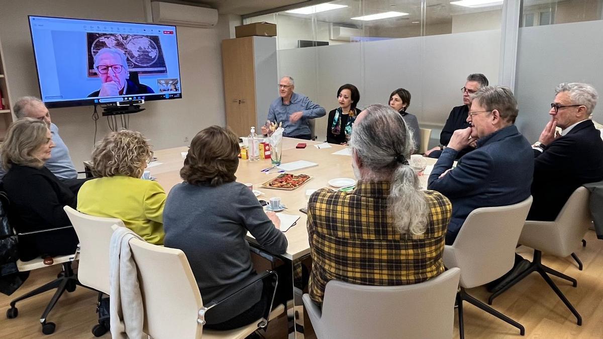 Ximo Puig preside la reunión con expertos de la covid en la Oficina del Expresident.