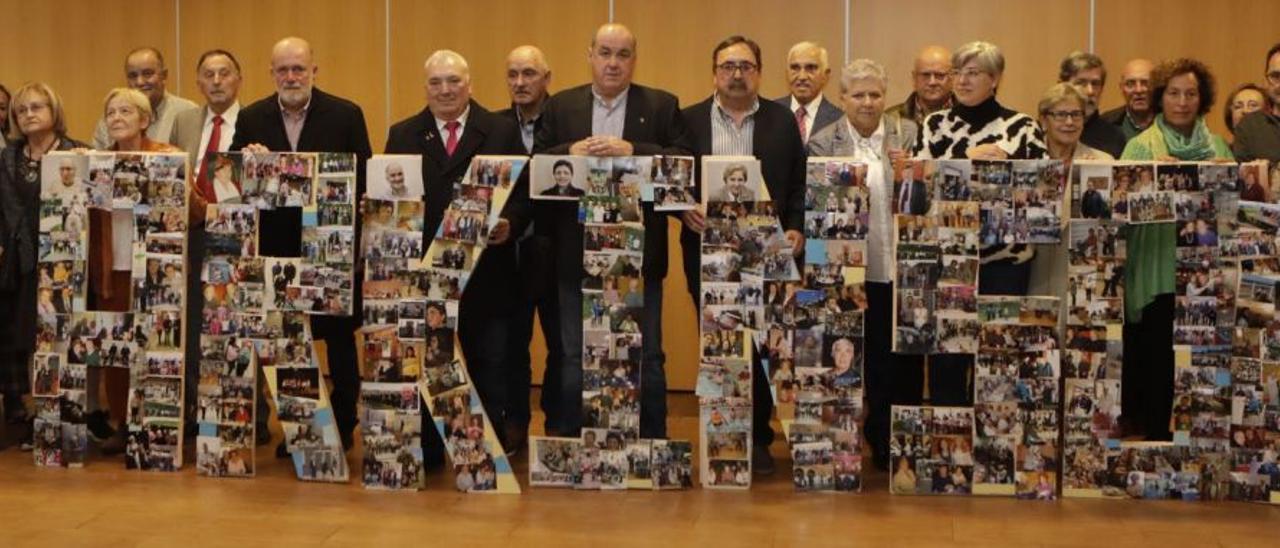 Integrantes de la asociación, ayer, durante el acto conmemorativo. | Fernando Rodríguez