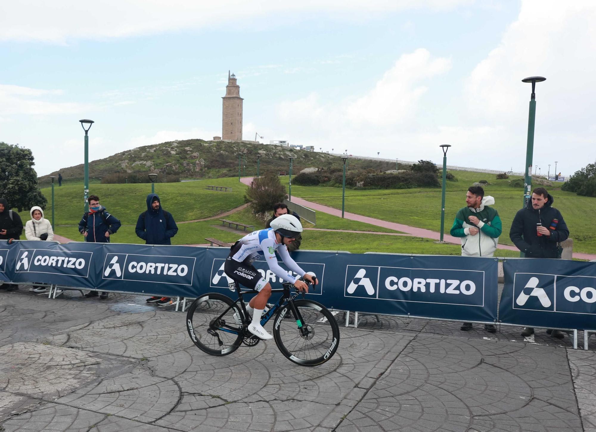 El joven corredor Joshua Tarling se impone en la contrarreloj inaugural de O Gran Camiño en A Coruña