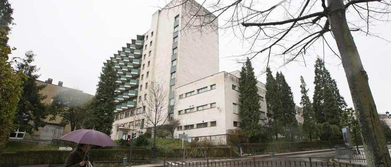 El antiguo edificio de Silicosis, el inmueble en el que se prevé la construcción de la residencia intergeneracional del Cristo.