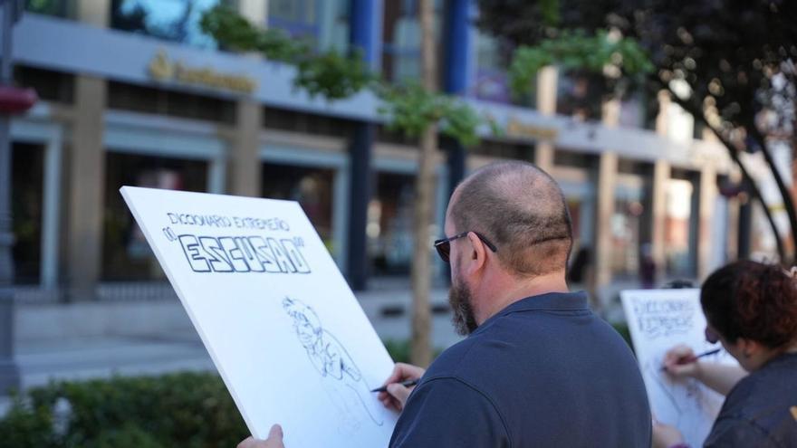 Vídeo | El cómic gigante en vivo toma el paseo de San Francisco en Badajoz