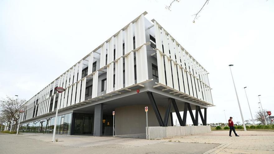 Pimesa denuncia al Centro del Envejecimiento por el impago de 50.000 euros del alquiler de su sede en Elche
