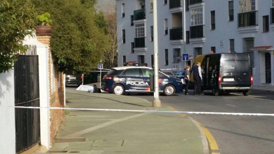 Cordón policial en la zona donde se produjo el apuñalamiento.