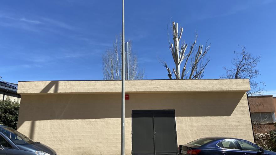 La Seu escalfa una escola i el centre cultural Les Monges amb biomassa