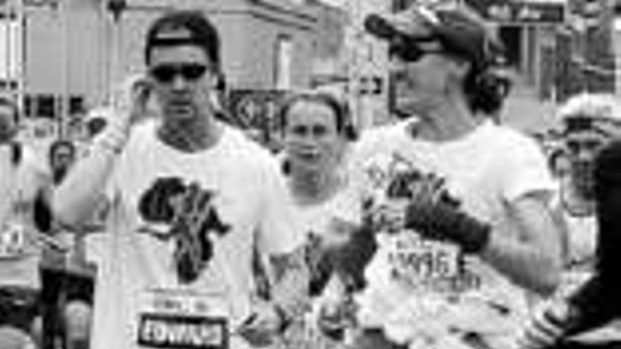 Edward Norton: El ACTOR CORRE EL MARATON DE NUEVA YORK CON 3 MASAIS