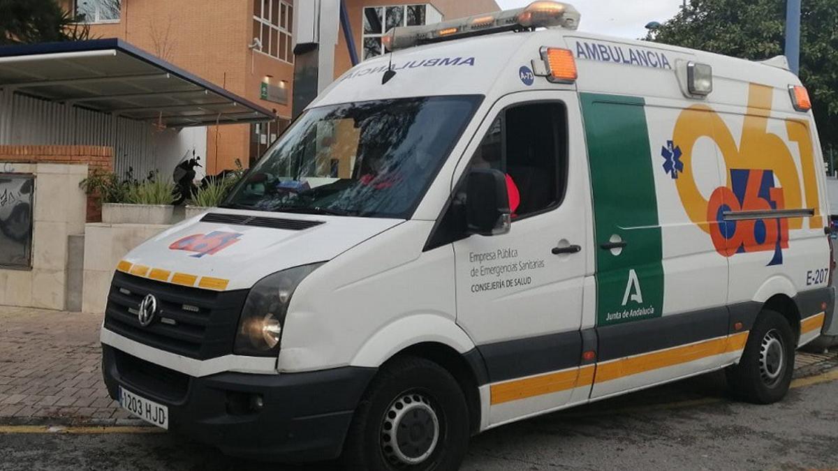 Archivo - Una ambulancia del 061.