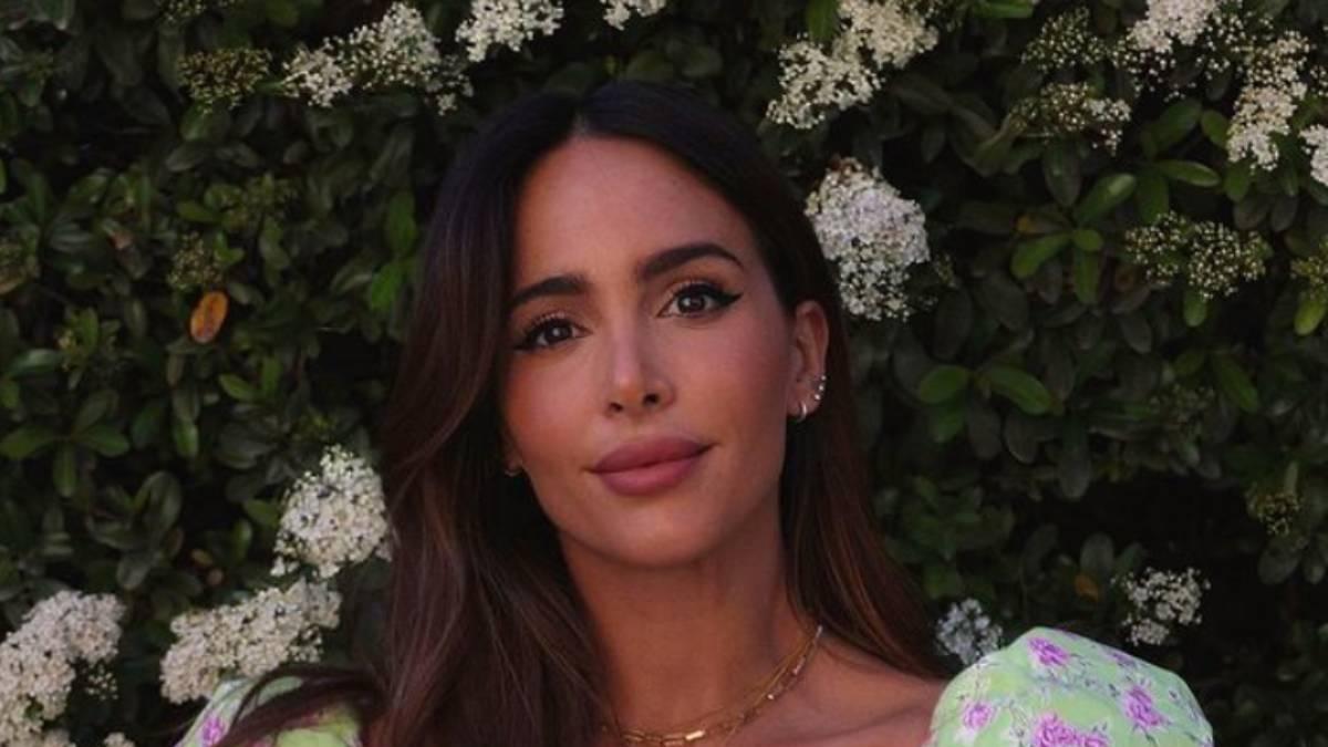 Rocío Osorno con conjunto de flores de Zara