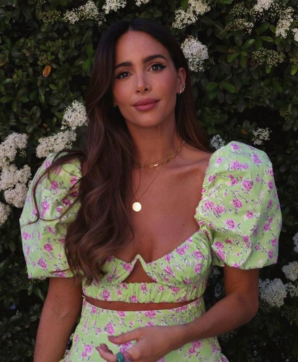 Rocío Osorno con conjunto de flores de Zara