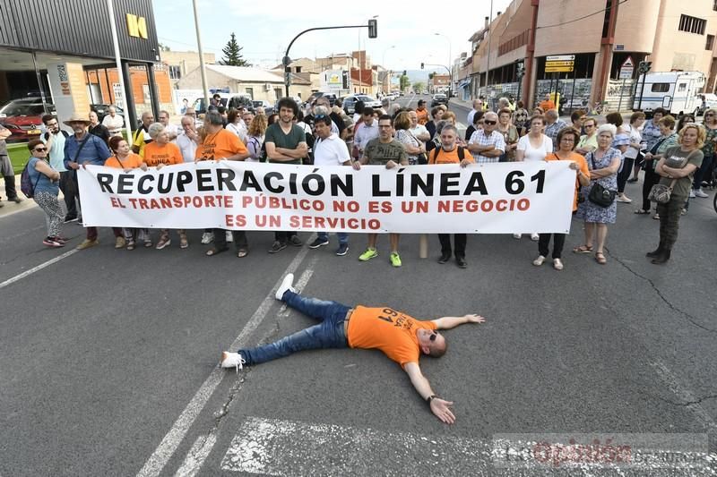 Protesta por la recuperación de la Línea 61