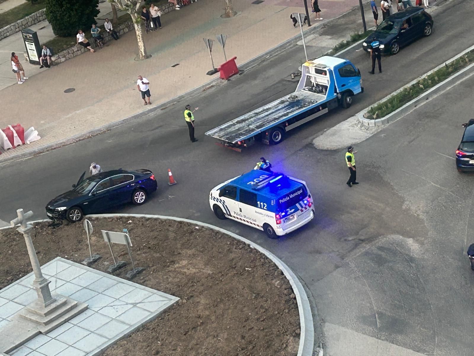 Accidente en la rotondo de Cardenal Cisneros con Tres Cruces