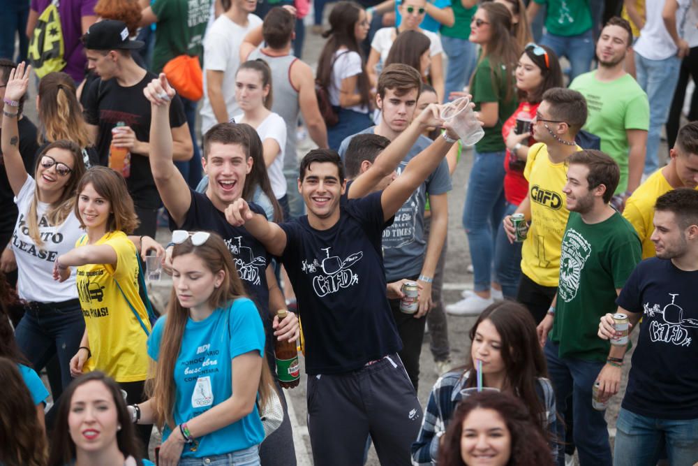 Miles de estudiantes en la macrofiesta universitar