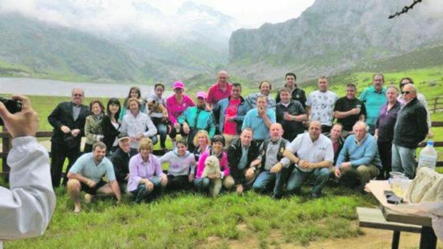 El grupo de caminantes, con otros amigos, incluidos unos moteros de Lugo que quisieron conocer la ruta.