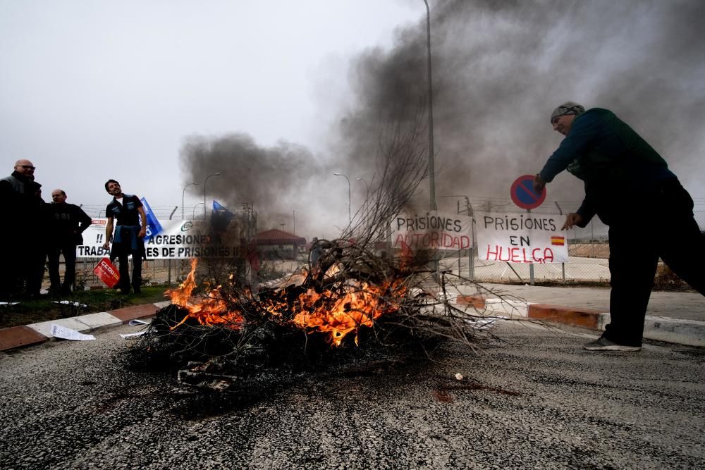 Protesta de los funcionarios de prisiones en la cárcel de Villena