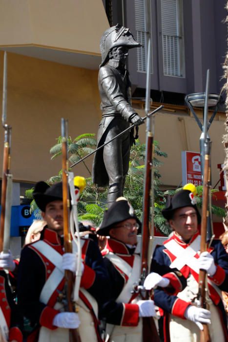 La Asociación Histórico-Cultural Teodoro Reding cumplió este viernes su sueño de que Málaga cuente por fin con una estatua en homenaje al general suizo y gobernador de la ciudad a quien los malagueños dedicaron el Paseo de Reding. La estatua se ha ubicado en la recientemente reformada plaza de la Malagueta.