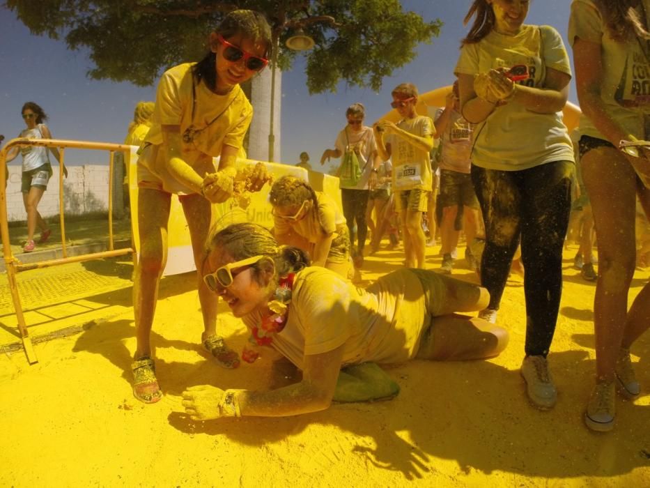 La colorida carrera organizada por Unicaja volvió a concentrar un ambiente joven y festivo en el entorno del estadio Ciudad de Málaga