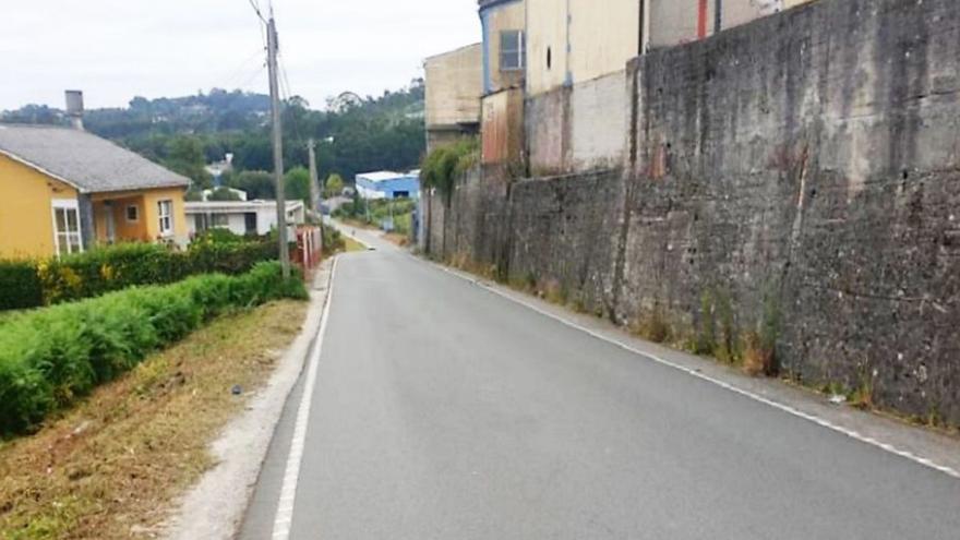 Cambre contrata la ejecución de la acera en la calle Barcala en Lendoiro