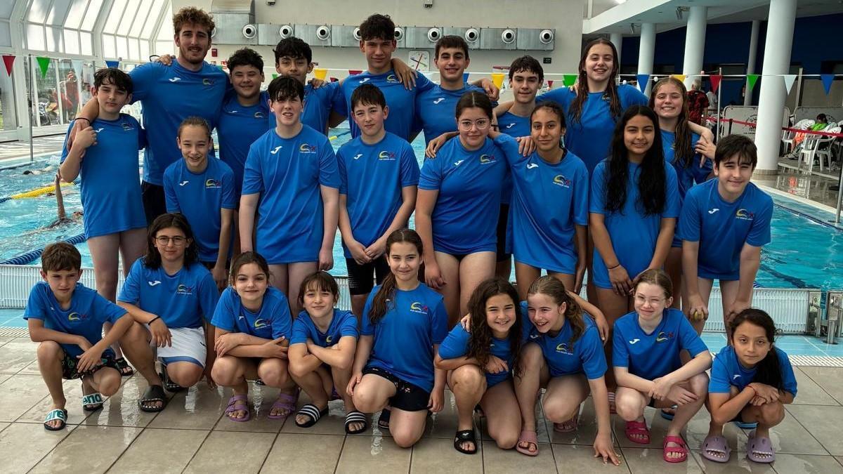Nadadores del CN Xàtiva en la jornada de la liga alevín y benjamín.