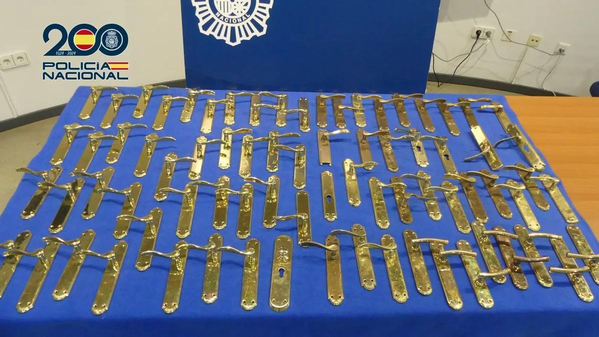 Manillas de portales sustraidas en Talavera de la Reina que fueron recuperadas el pasado mes de noviembre.