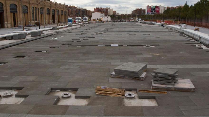 La fuente, con las placas de granito gris, que ahora deberán sustituirse.