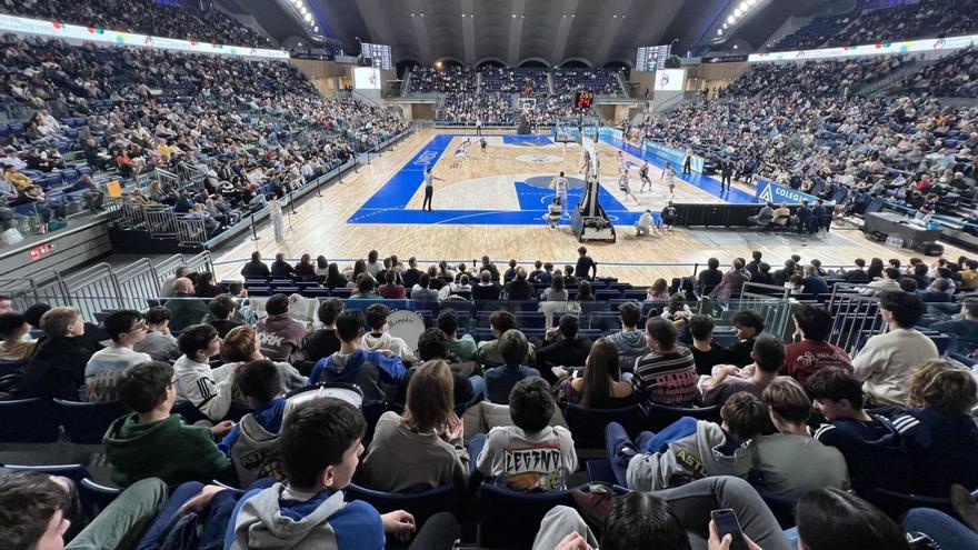 El Palacio de los Deportes durante el partido que enfrentó al Alimerka Oviedo y al Alega Cantabria.  |